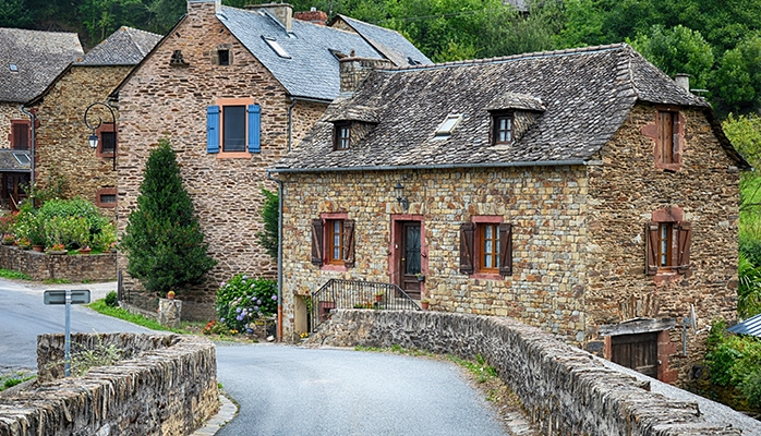 Taxe d'habitation : un logement non raccordé temporairement au réseau électrique reste imposable